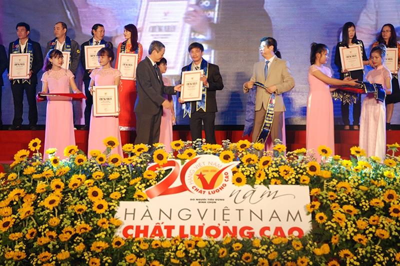 Thời trang Khatoco 10 năm liền được người tiêu dùng bình chọn là Hàng Việt Nam chất lượng cao