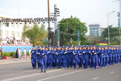 TCTKV, tham gia lễ diễu hành lễ Kỷ niệm 35 năm ngày giải phóng tỉnh Khánh Hòa (2/4/1975-2/4/2010)