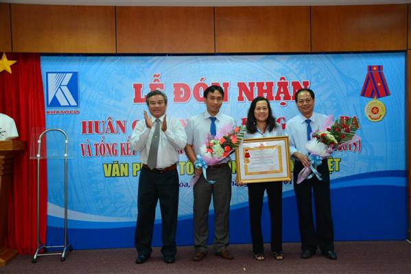 Văn phòng Tổng công ty Khánh Việt đón nhận Huân chương Lao động hạng Ba