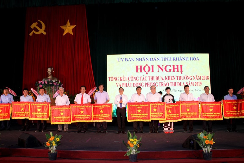 Tổng công ty Khánh Việt nhận cờ thi đua dẫn đầu khối doanh nghiệp 2 tỉnh Khánh Hòa