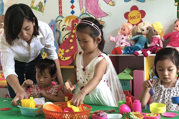 Niềm vui của các cháu xã Vị Quang khi được học trong ngôi trường mới