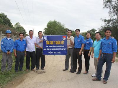 Thanh niên Tổng công ty Khánh Việt chung tay xây dựng nông thôn mới