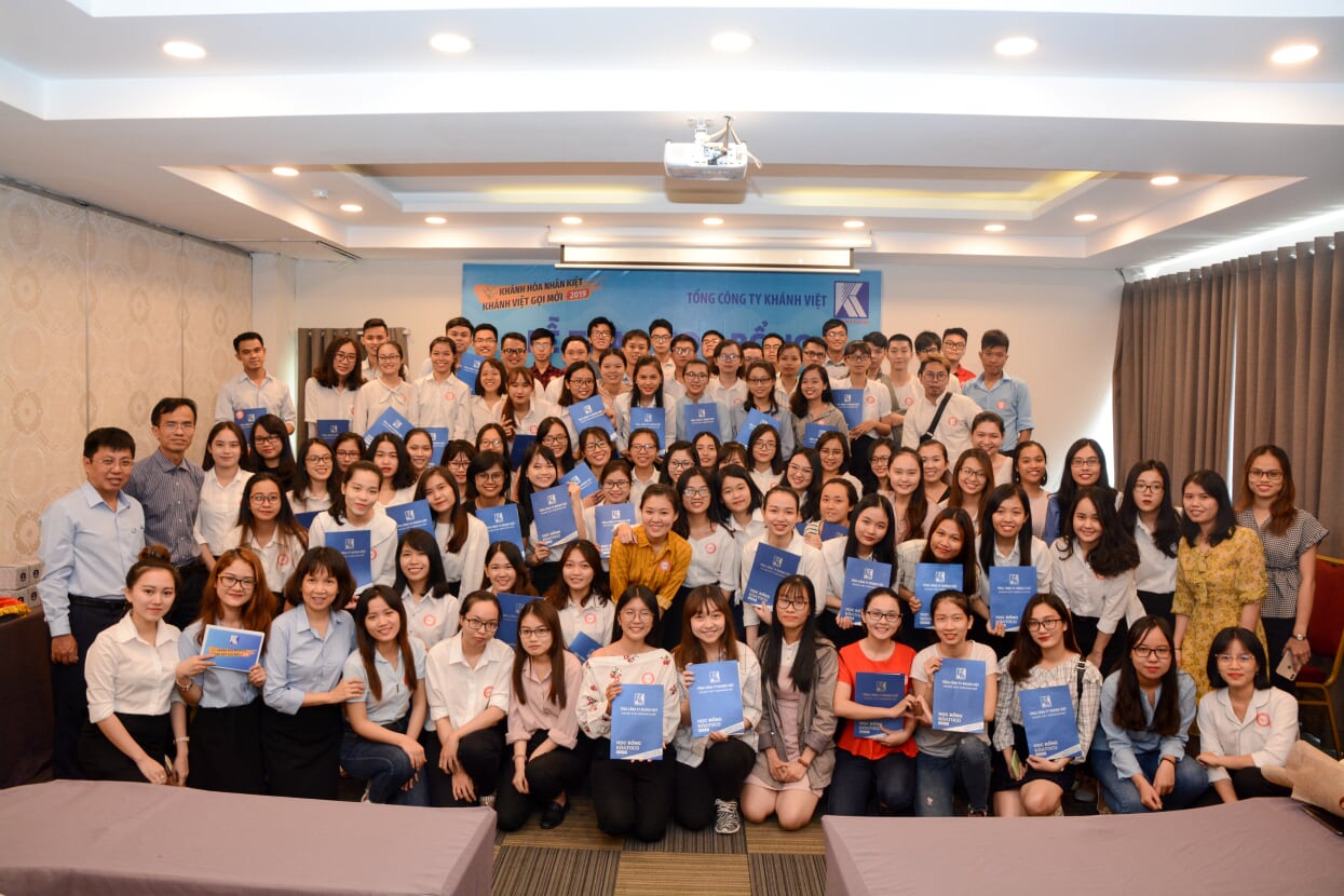 Khatoco tặng học bổng cho 103 em sinh viên người Khánh Hoà đang học tại Tp. Hồ Chí Minh