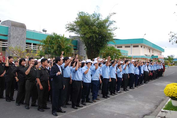 Nhà máy Thuốc lá Khatoco Khánh Hòa tổ chức lễ xuất quân