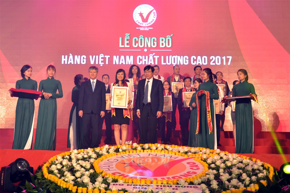 Thời trang Khatoco vinh dự nhận danh hiệu Hàng Việt Nam chất lượng cao năm 2017