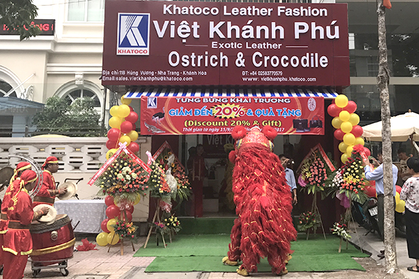 Thời trang da đà điểu cá sấu Khatoco khai trương showroom thứ 2 tại Nha Trang