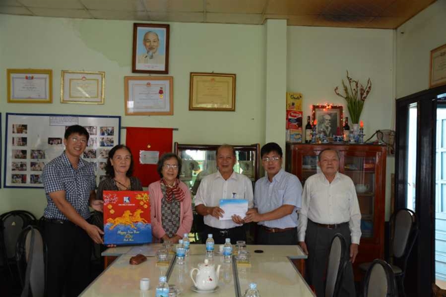 Tổng công ty Khánh Việt tài trợ 120 triệu đồng cho Phòng khám Từ thiện Yersin