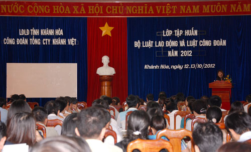 Tổng Công ty Khánh Việt tổ chức tập huấn bộ luật Lao động và luật Công đoàn sửa đổi năm 2012